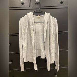 Light grey open hooded sweater. Size S.